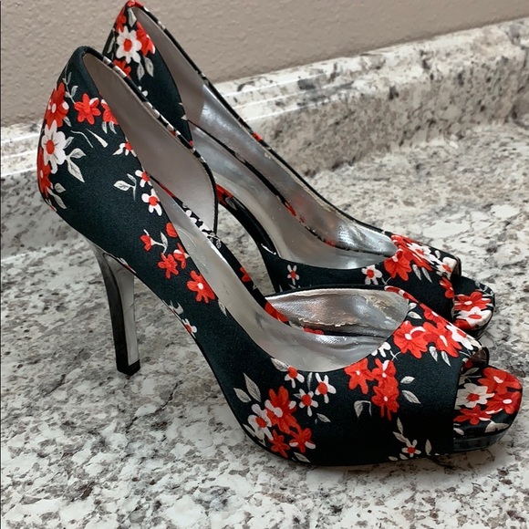 Jessica Simpson Shoes - Jessica Simpson red flower high heels 8M
